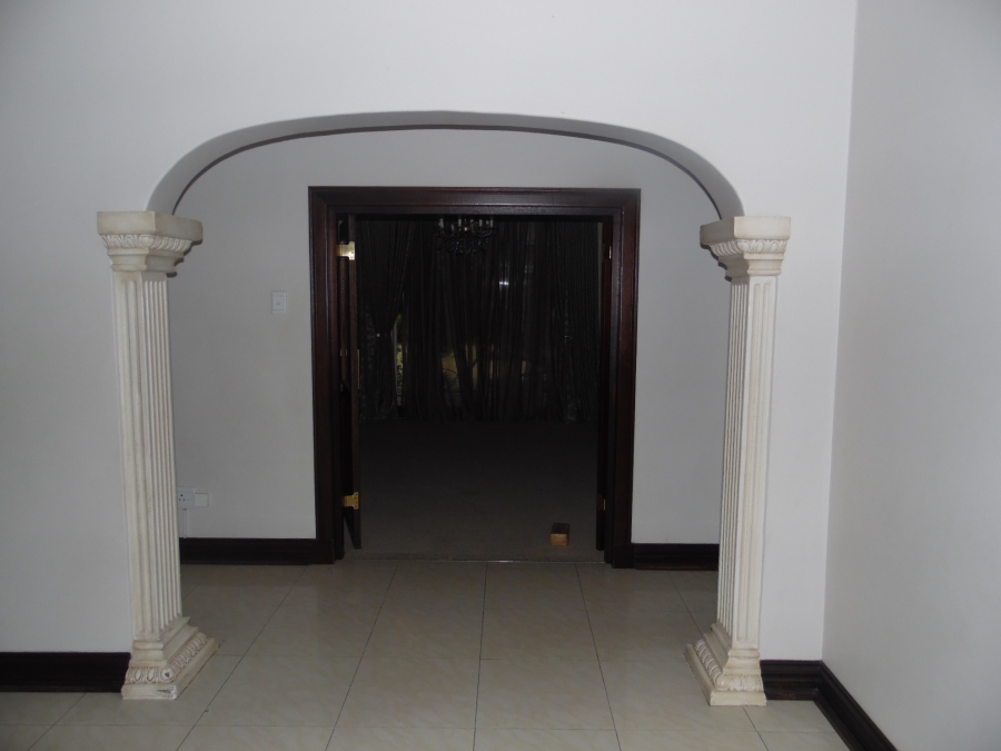 6 Bedroom Property for Sale in Jim Fouchepark Free State